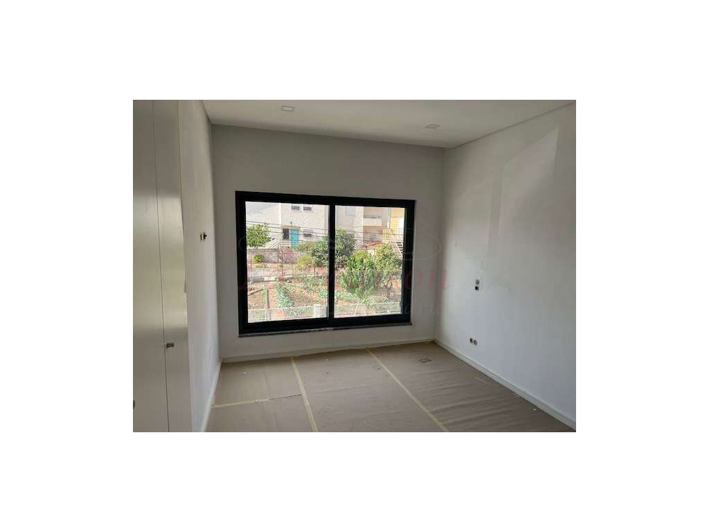 Condomínio privado de luxo V4 Duplex no Fanqueiro-13