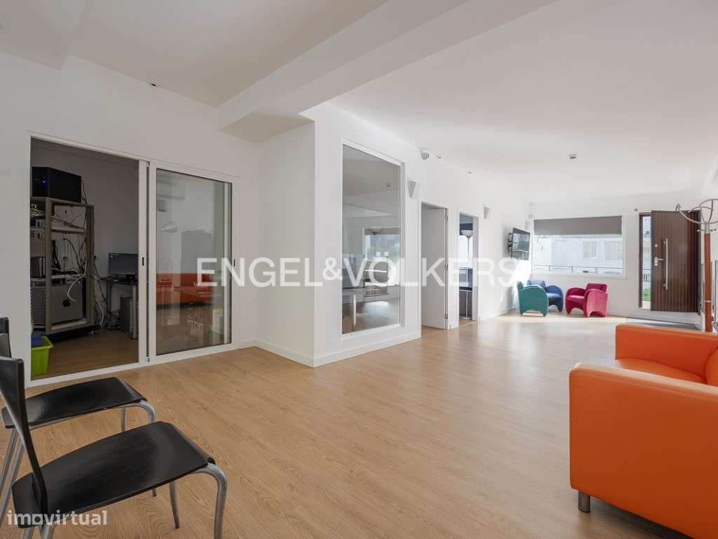 Loja de 4 pisos com 455m2 nas Avenidas Novas - Grande imagem: 4/28