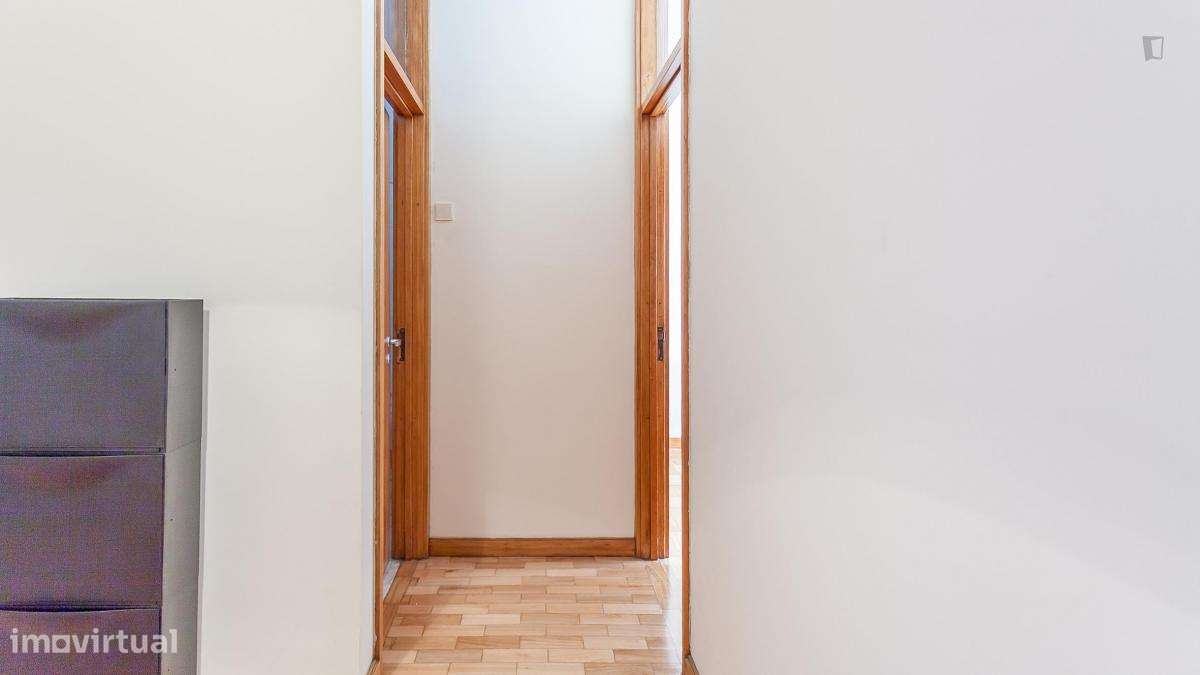 Quarto - localizado em Santo Ildefonso Porto - Grande imagem: 3/10