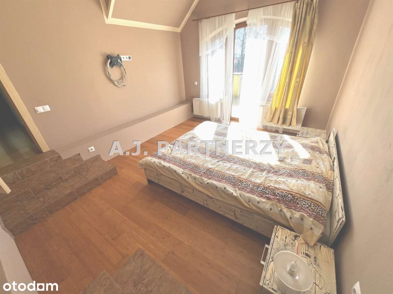 Dom poza miastem na dużej działce-5