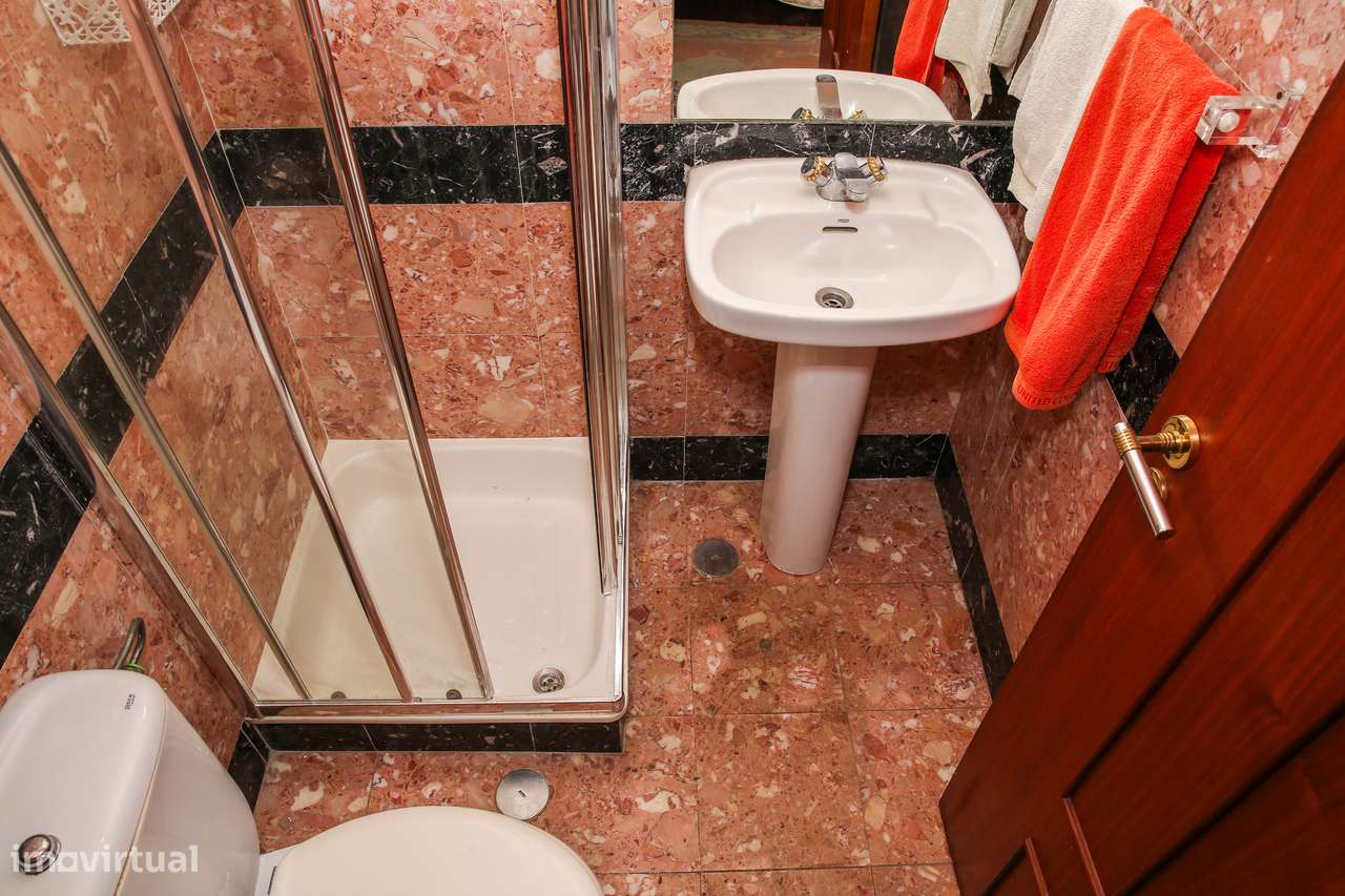 Apart. T3 Duplex c/4 casas de banho, varanda e vista Rio Tejo.-47