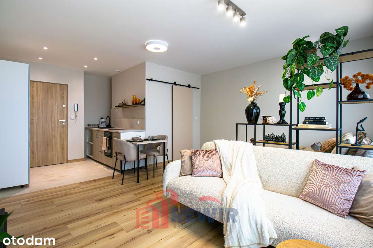 Kawalerka z dużym balkonem na 10 piętrze-0