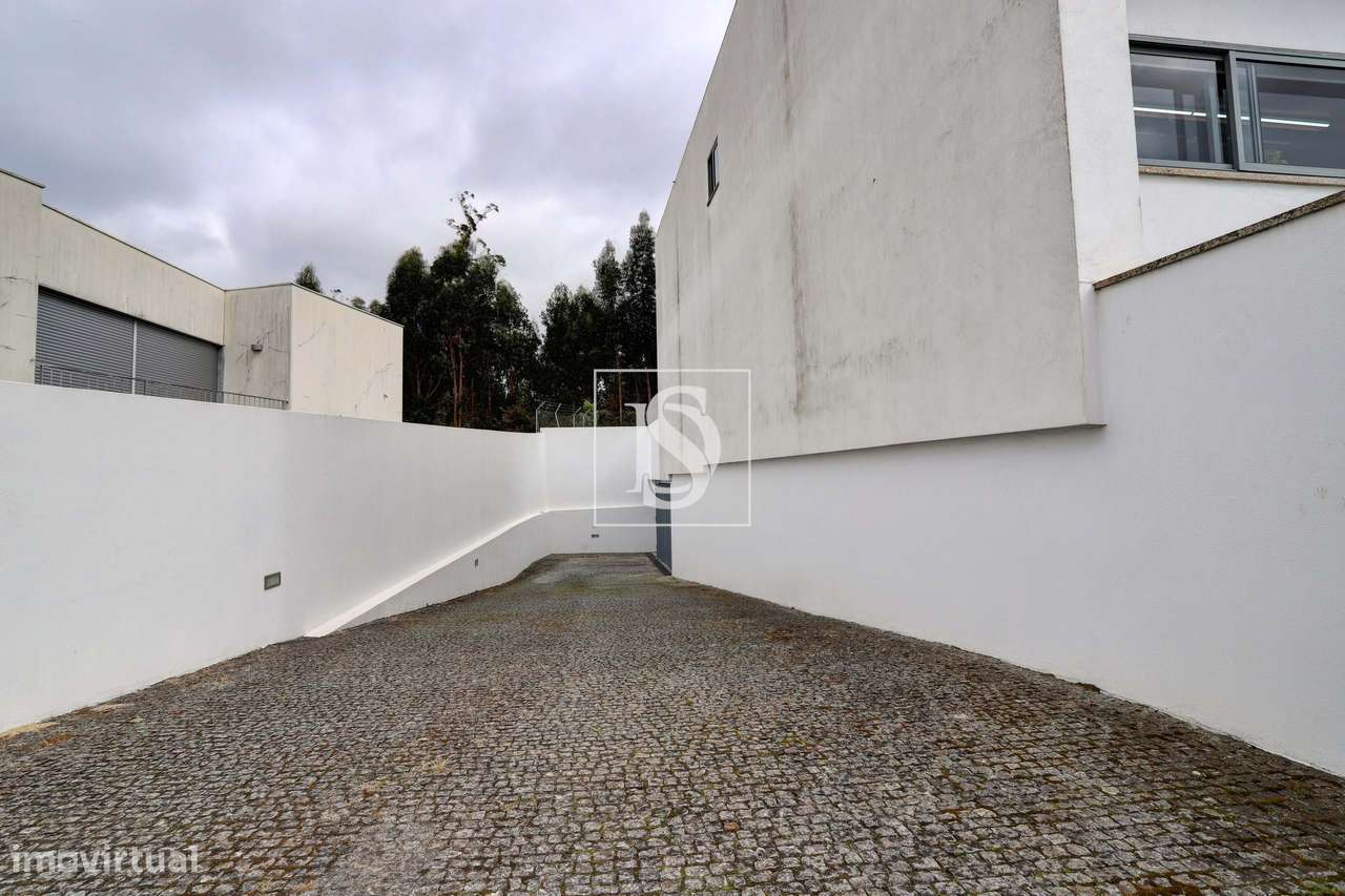 Moradia T3 com espaço exterior e garagem - Nogueira - Maia-40