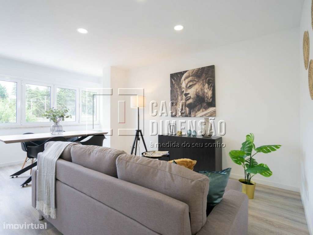 Apartamento de tipologia T3 com varandas em Benfica!!-5