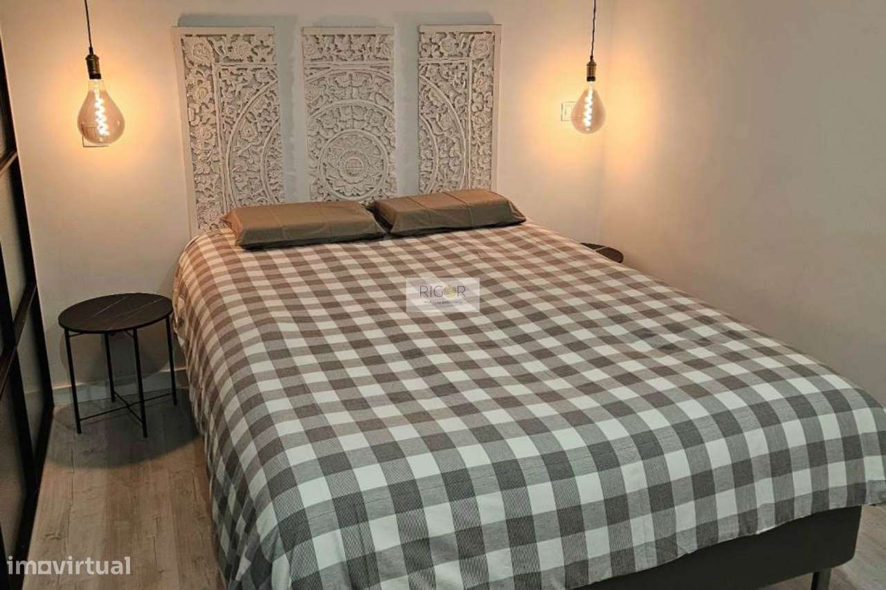 Apartamento T0 com terraço de 35m2 a Poente a 600 metros da praia, em-5