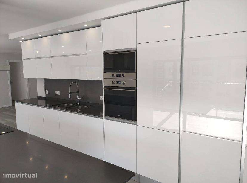 MORADIA T4 FERNAO FERRO-4