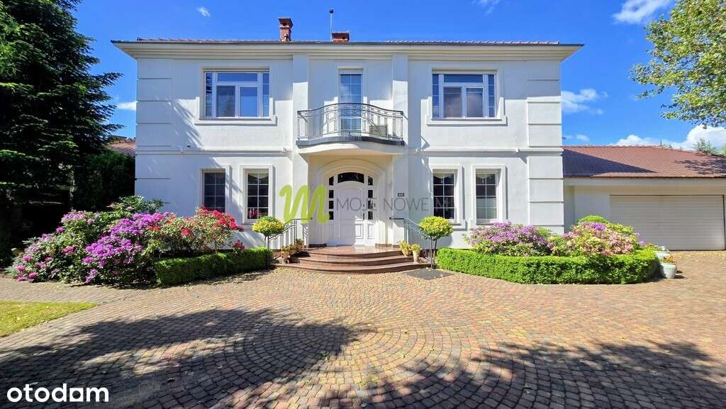 Rezydencja z krytym basenem, wjazd aleją platanową - Pełny obrazek: 1/20