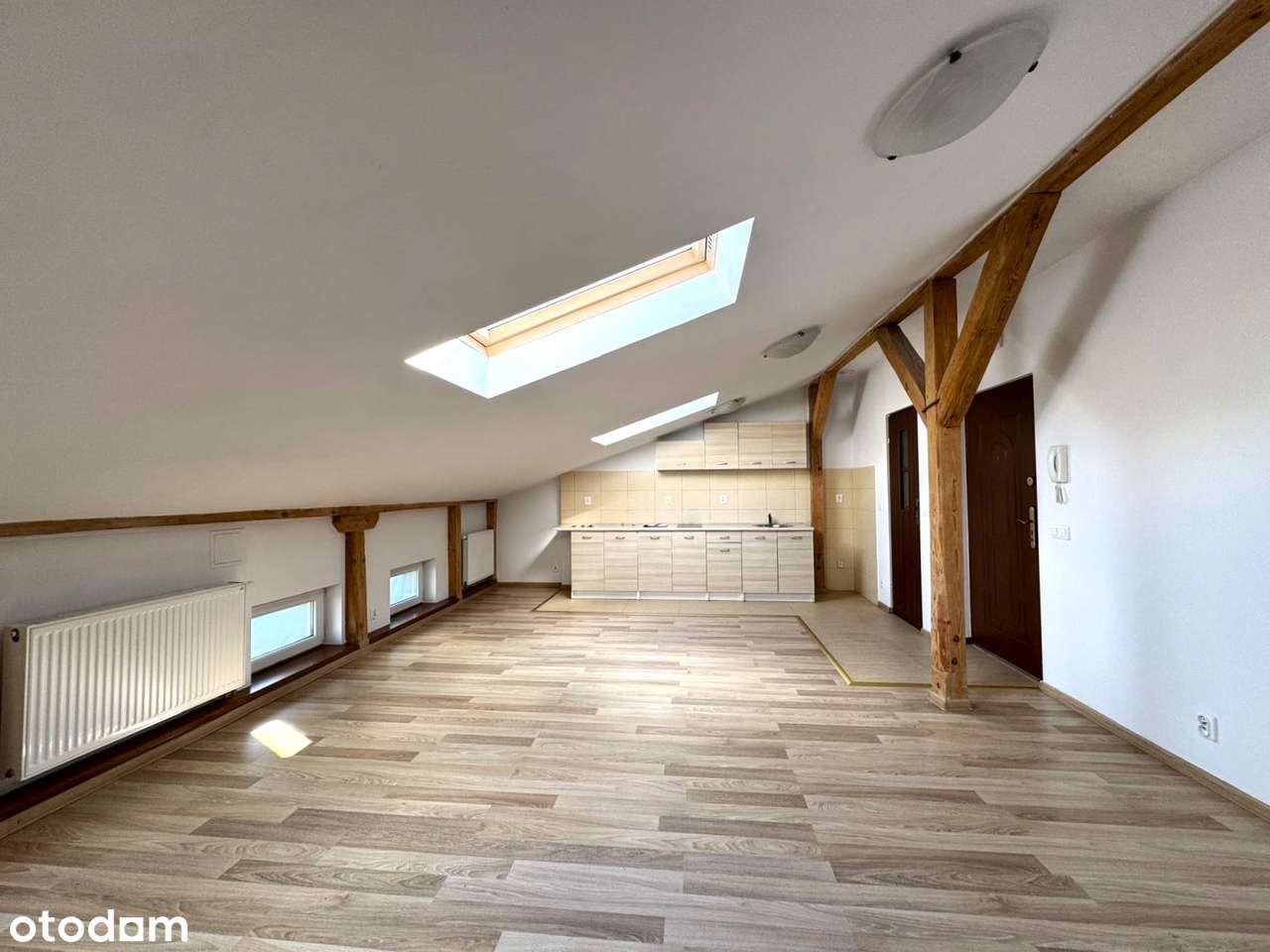 Przestronna kawalerka z c.o. | 37-3