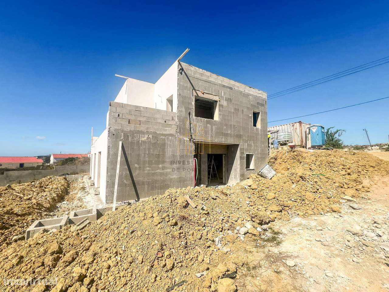 MORADIA BIFAMILIAR T2 + T3 EM ALVARINHOS-3