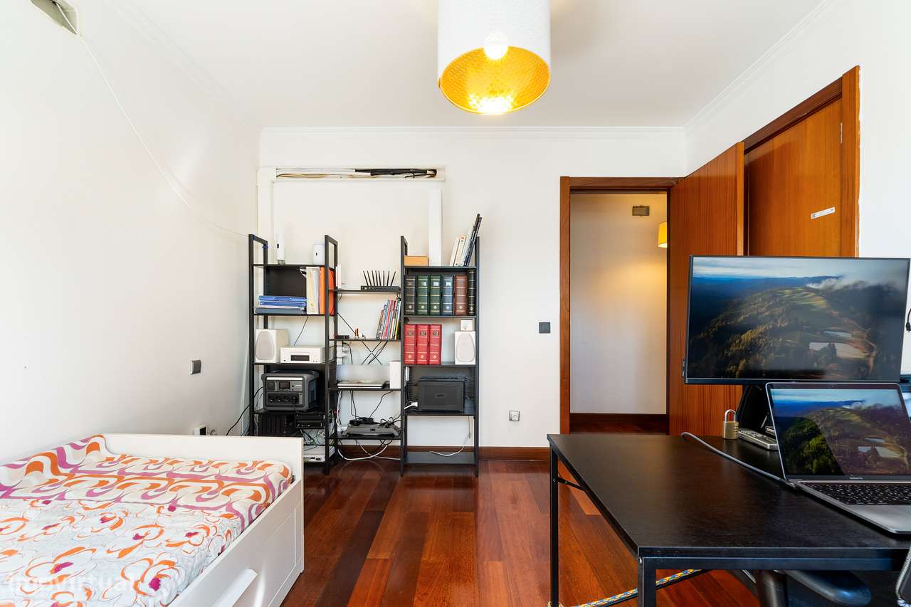 Apartamento t3 à venda na Rua Dom António Barroso, 268-6