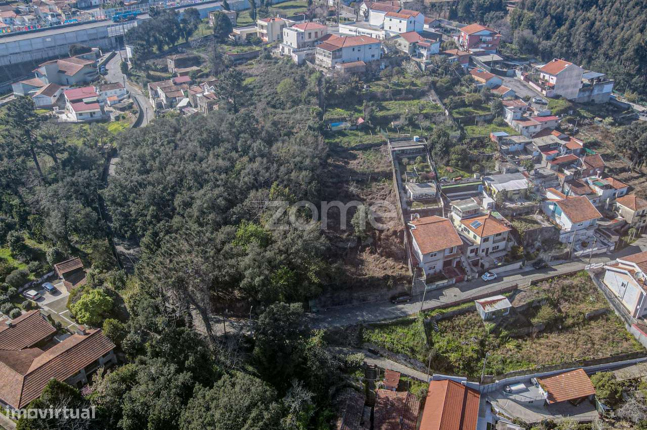 Terreno rústico, com capacidade construtiva em Pedroso - Grande imagem: 1/15