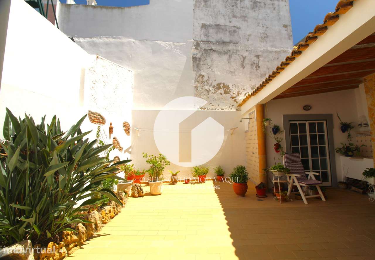 MORADIA T3 COM PÁTIO NA BAIXA DE OLHÃO-6