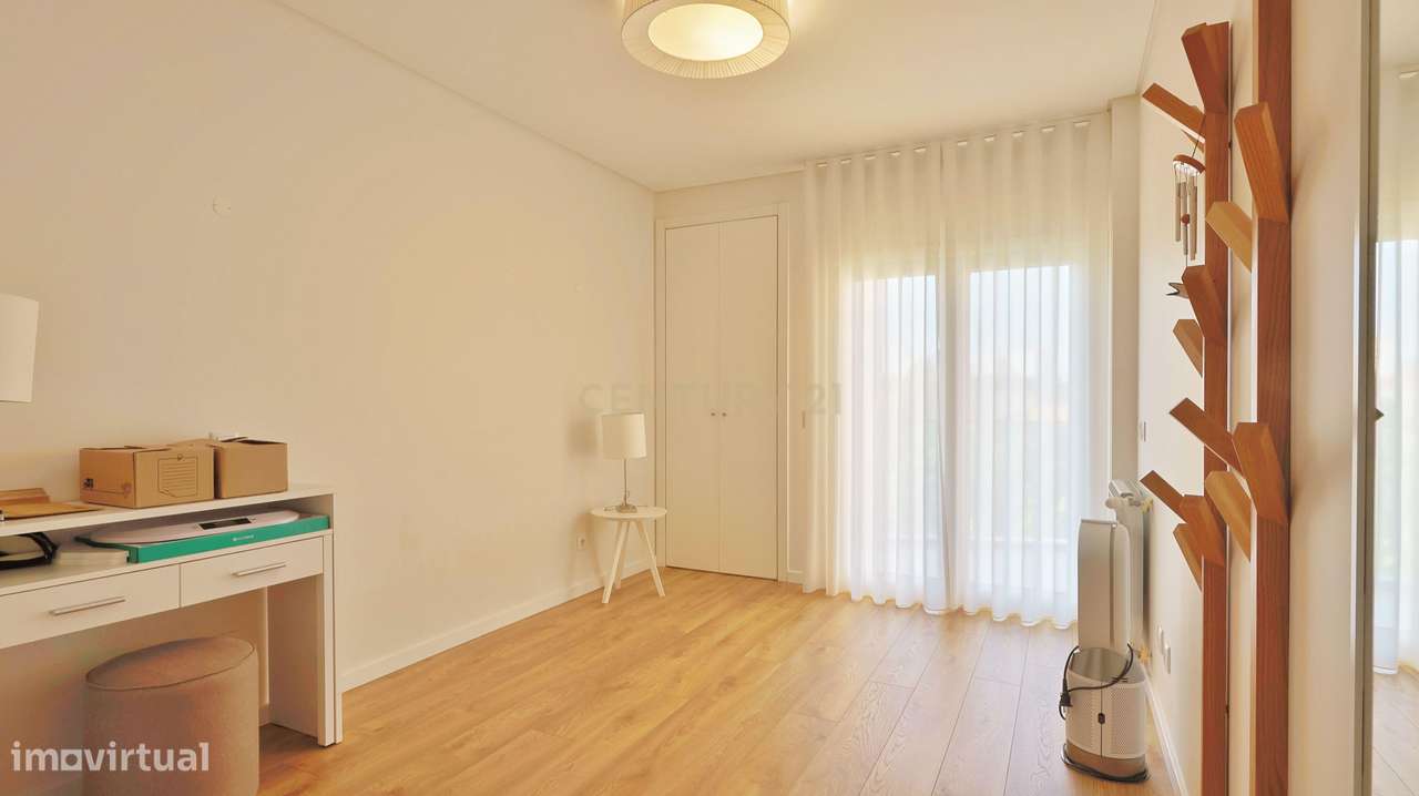Apartamento T3 com suite e lugar de parqueamento e Box fechada- Quinta-14