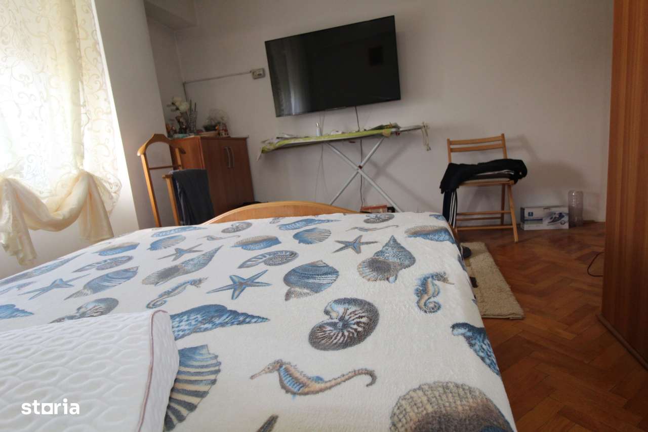 Apartament 3 camere, decomandat, etaj 3, strada 23 August - Imagine principală: 3/8