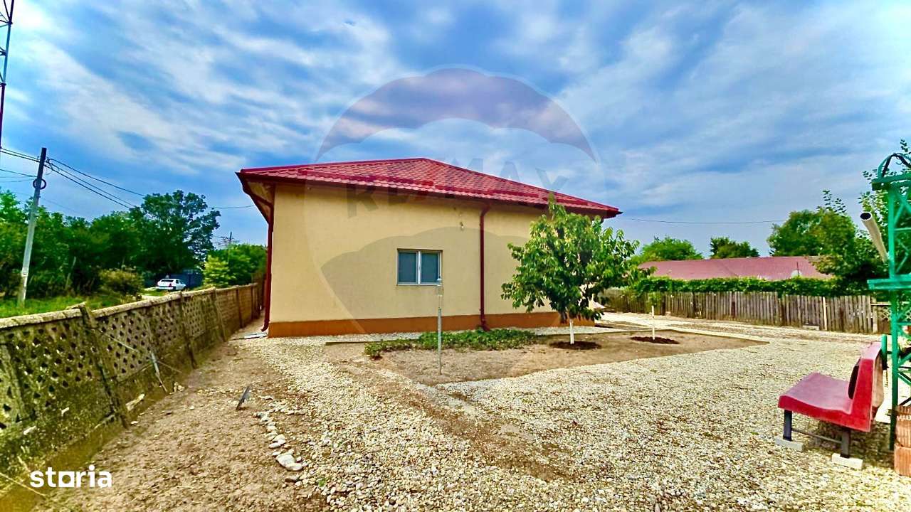 Casă Cu 4 Camere De Vanzare - Imagine principală: 2/8