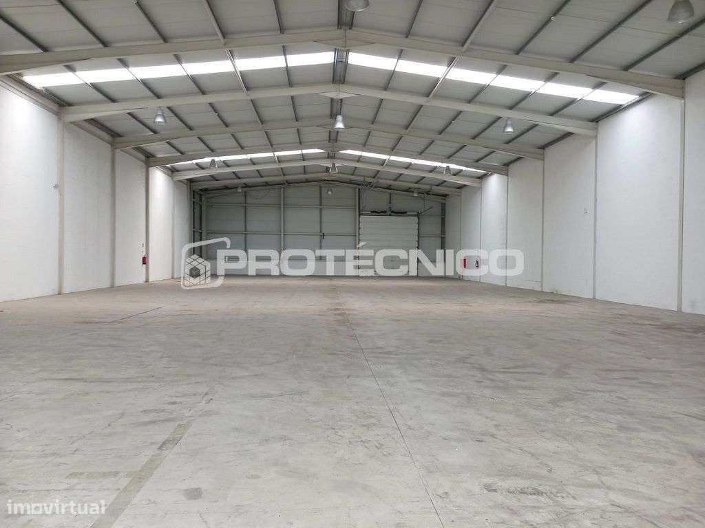 Armazém c/ 1.219m2 – Z. I. de Barrô - Grande imagem: 4/19
