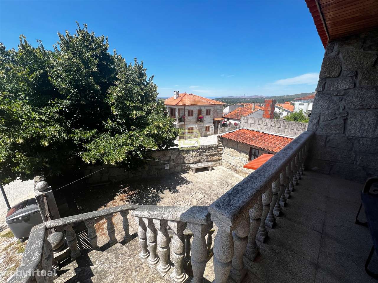 Localizada na aldeia de Santo Estevão, esta encantadora moradia de tip - Grande imagem: 5/23