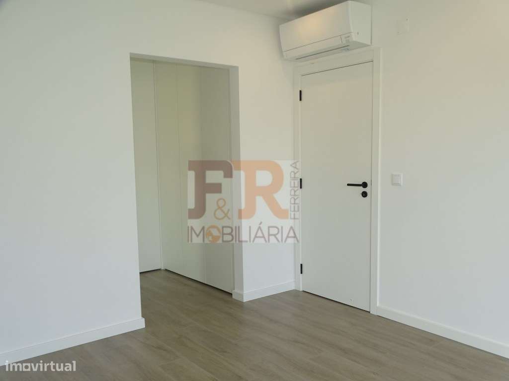 PRONTA!! Moradia Duplex T4 com Garagem, Quinta das laranjeiras Fern...-36