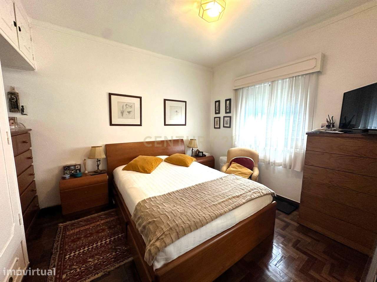 CAPARIDE-Moradia com 3 apartamentos independentes-31