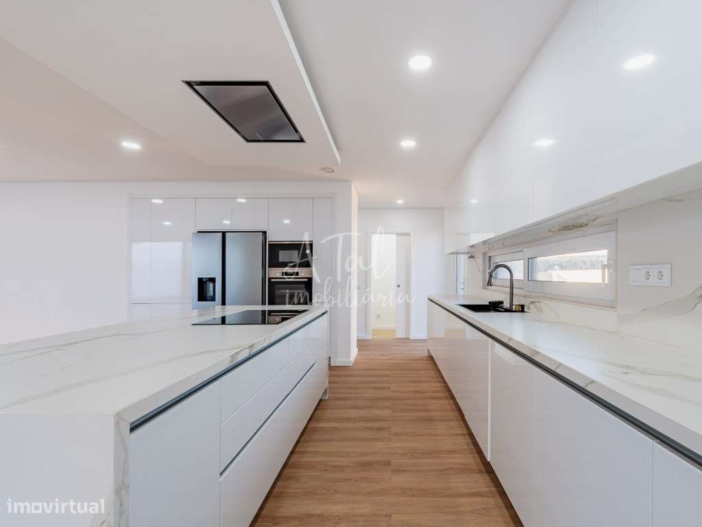 Moradia V4 com piscina em Azeitão-22