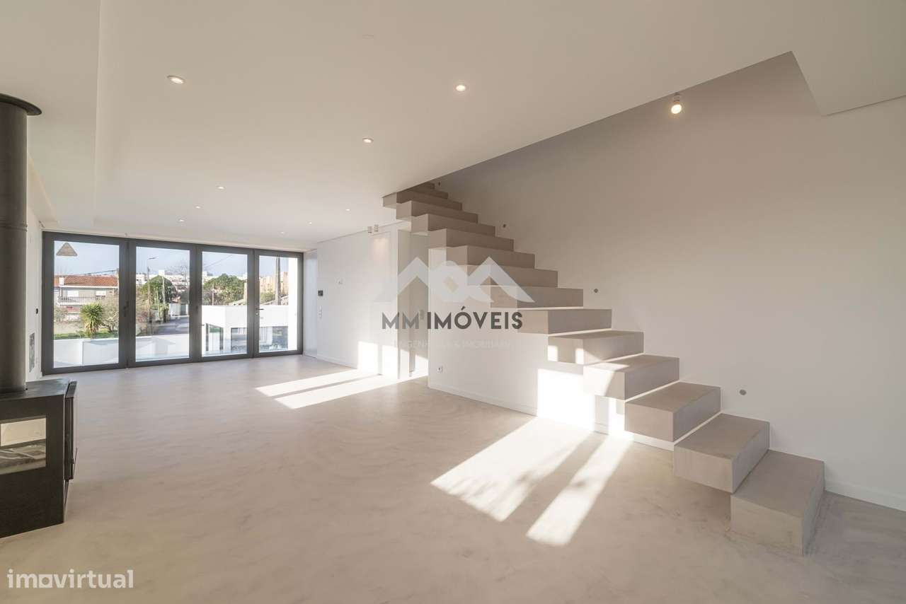 Moradia T3+1 | NOVA | Piscina | Francelos | 4 Frentes | Box | Praia-46