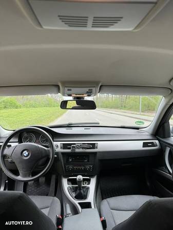 BMW Seria 3 318i - 7