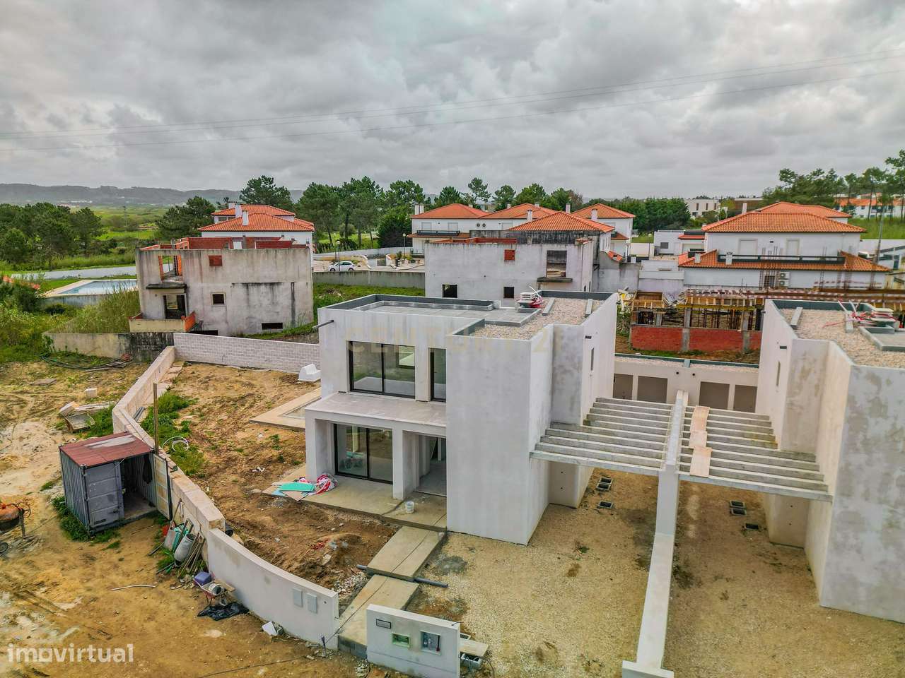 Moradia T3 com Piscina e Jardim em Salir do Porto-49