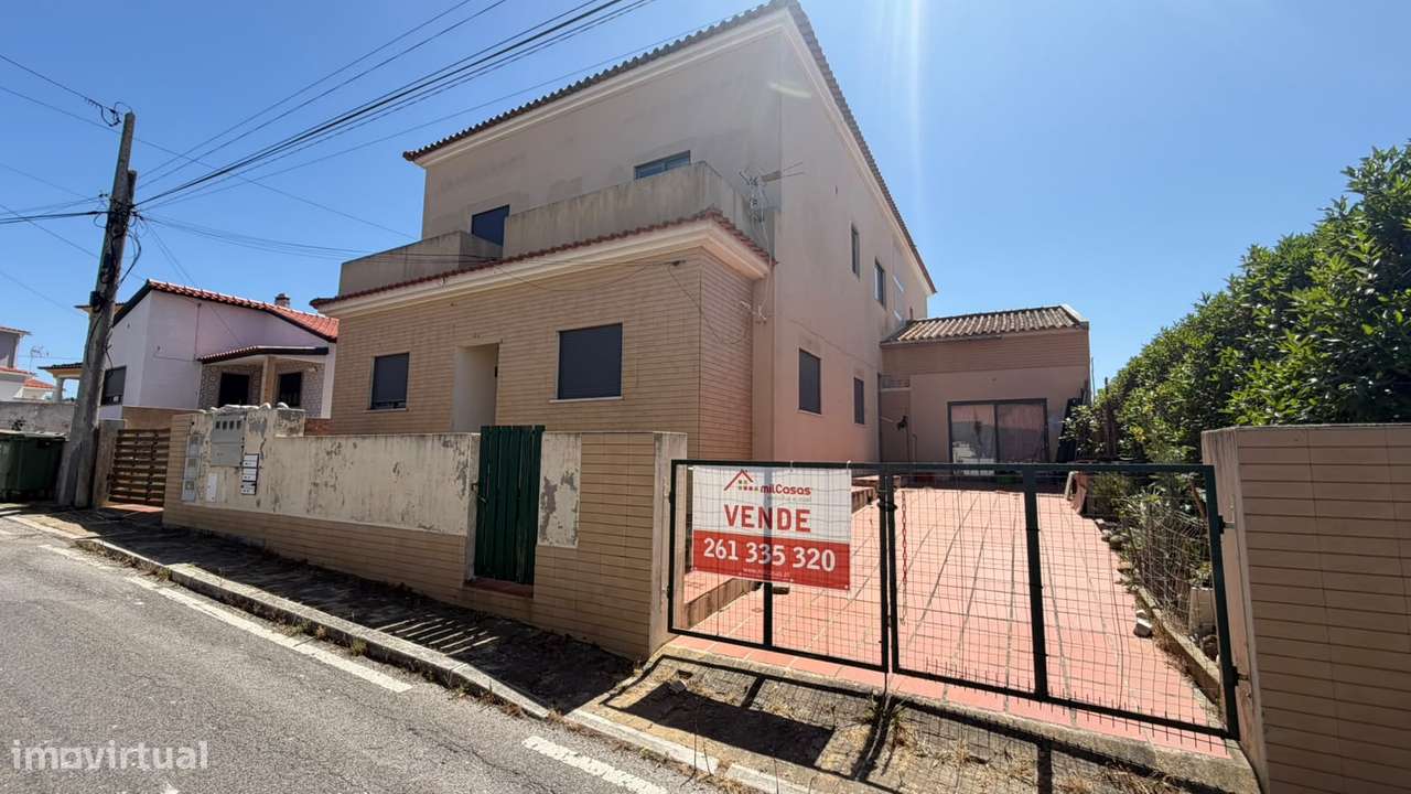 Andar de Moradia T2 c/ Suite, Logradouro e Garagem-4