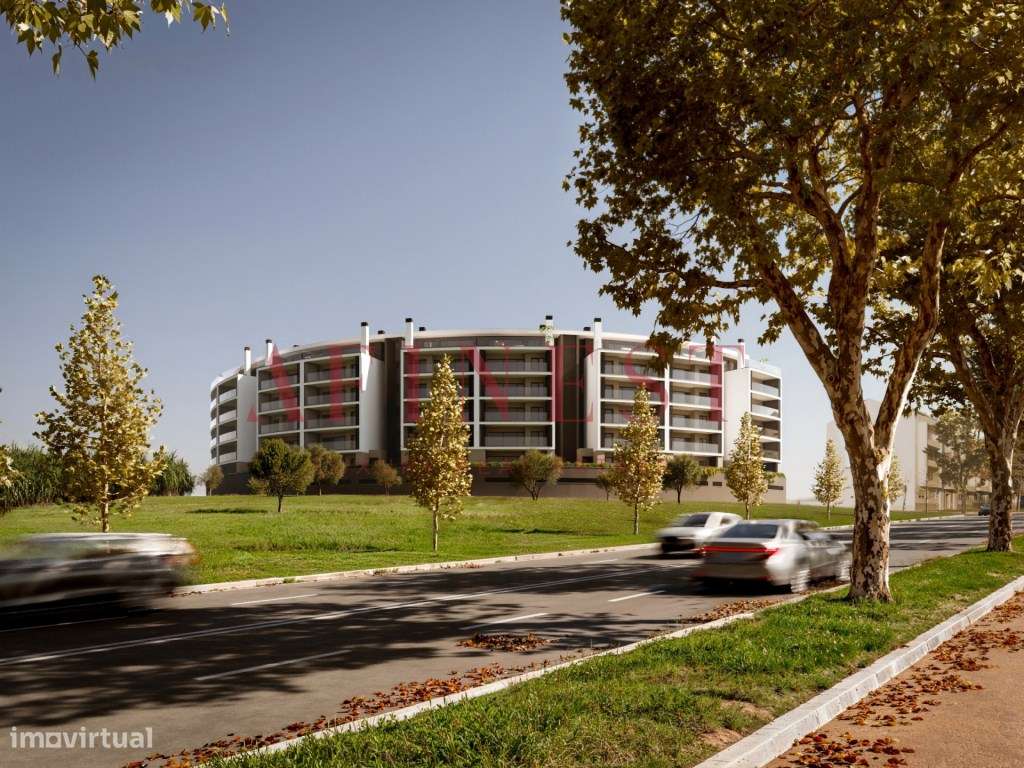 APARTAMENTO T2 COM VARANDAS E GARAGEM NO MONTIJO - Grande imagem: 2/7