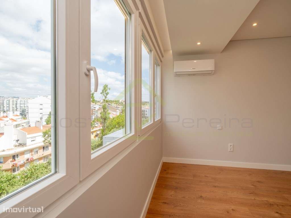 Apartamento T2 como Novo, à entrada de Lisboa.-21