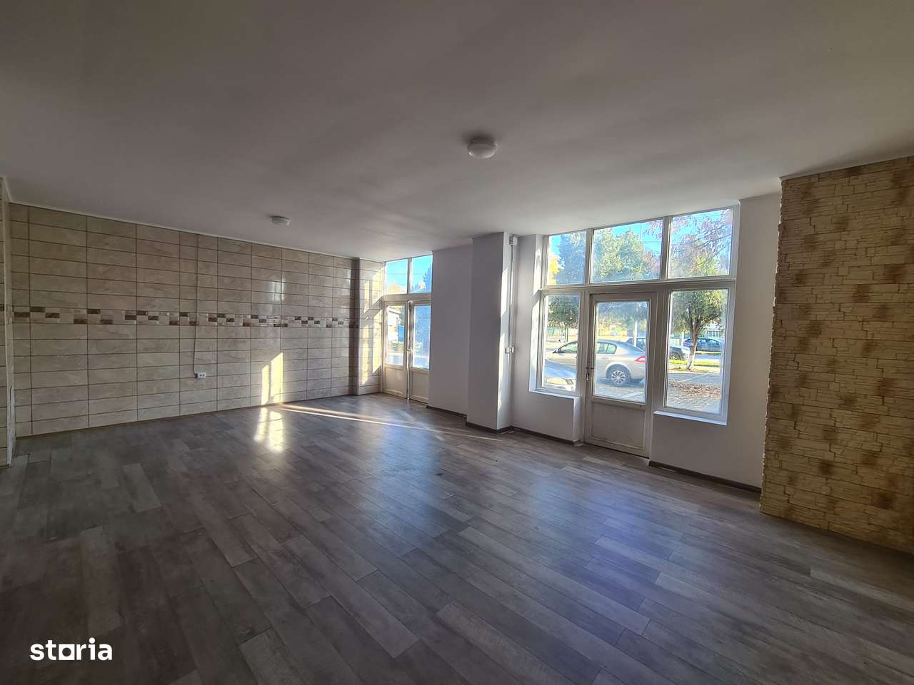 Spatiu comercial zona Gara Adjud-3