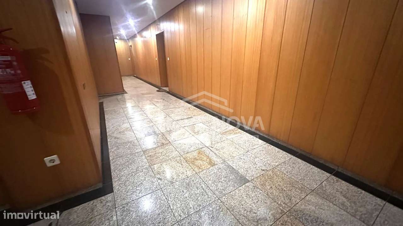 T2 c/ Varanda e Lugar de Garagem em Pedroso-22