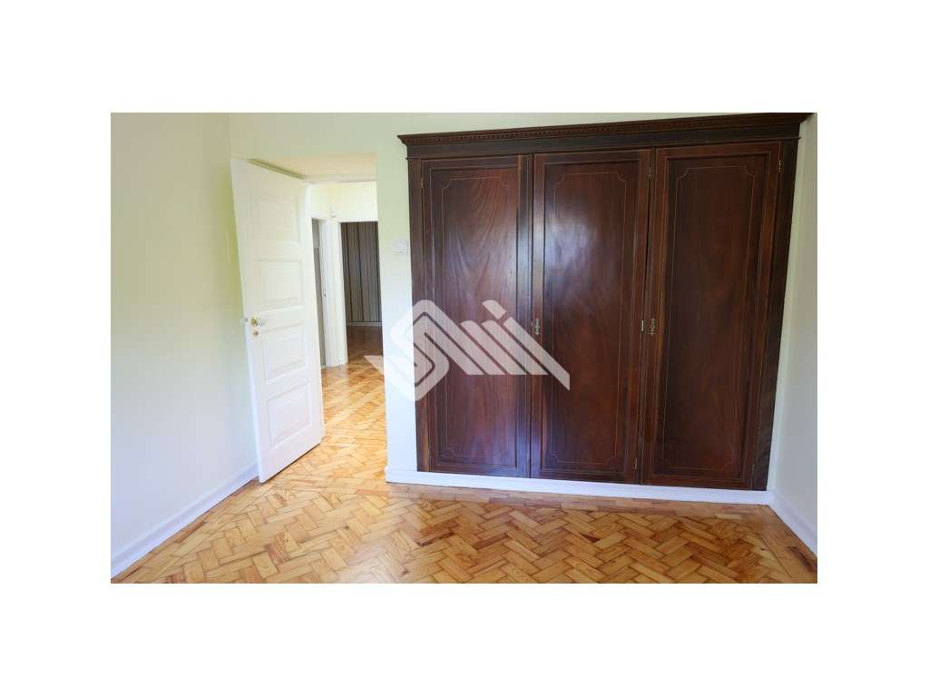 Moradia T5 c/Jardim Campo Alegre-12