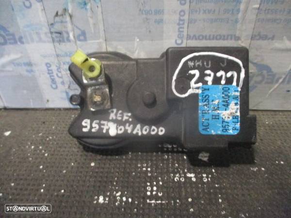 Fecho 957304A000 HYUNDAI H1 SATELITE SVX 2002 2.5 TCI   4P   F ESQ 4 PINOS - 1