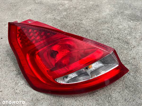 Lampa Lewy Tył Ford Fiesta MK7 - 2