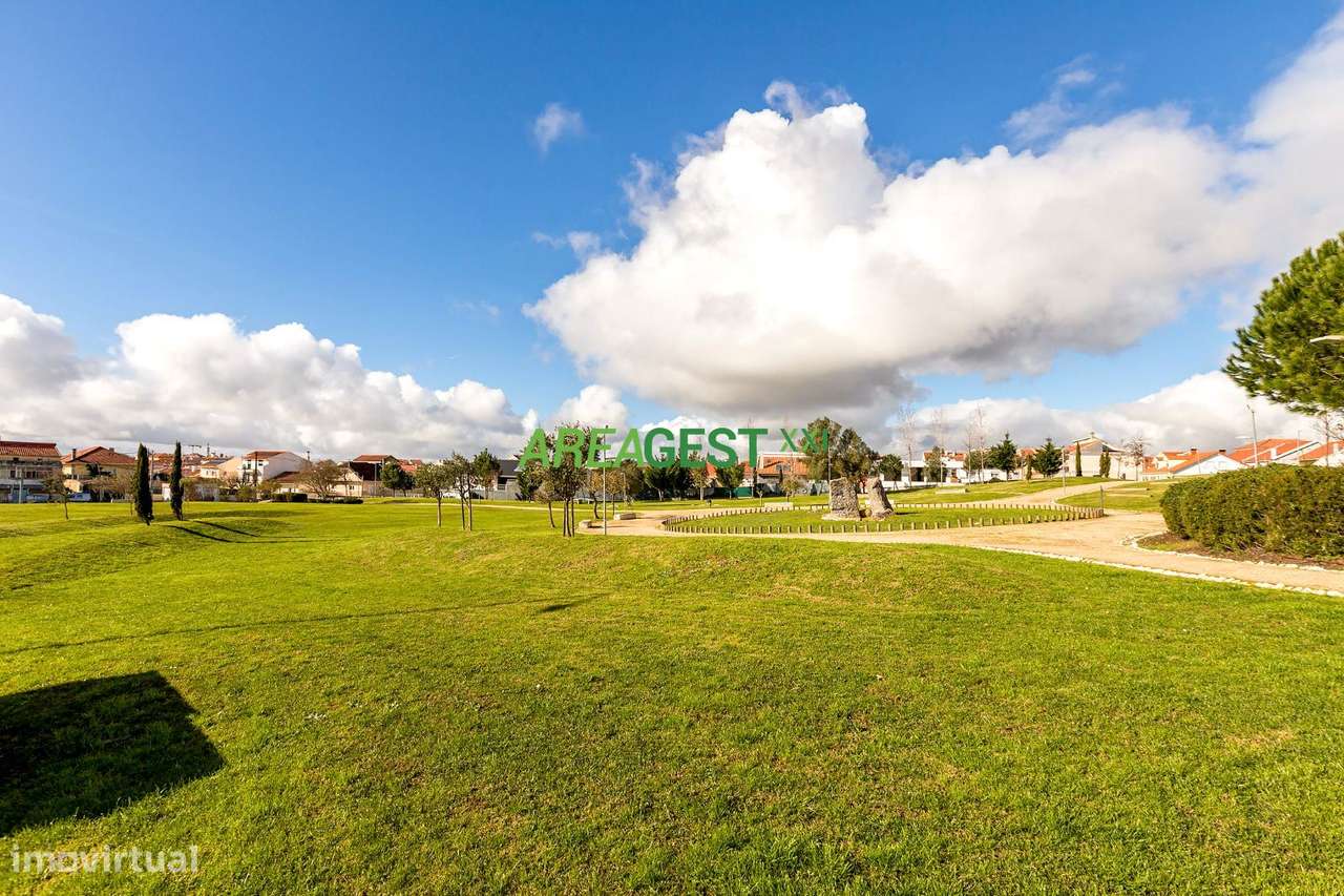 Moradia V4+1 no Casal Novo, Caneças-24