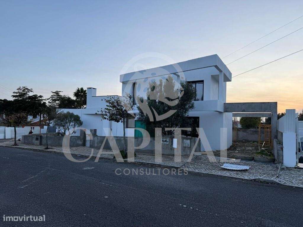 Moradia V3 Isolada com Piscina – Nova – Abrunheira-16