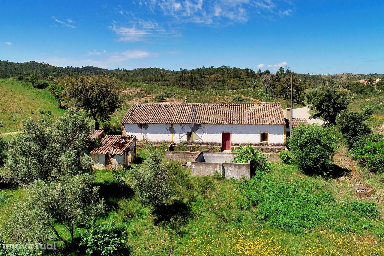 Terreno com Ruina situado em S. Marcos da Serra - Silves