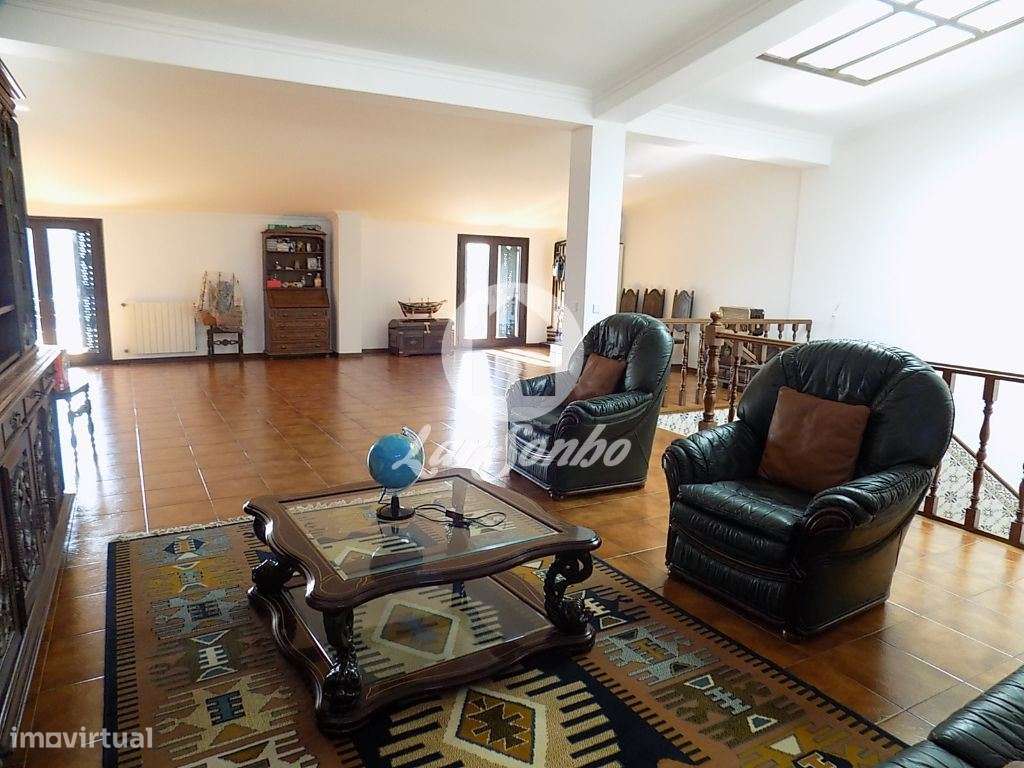 Moradia M6 c/ garagem fechada e jardim localizada na zona PRIME da ... - Grande imagem: 5/17