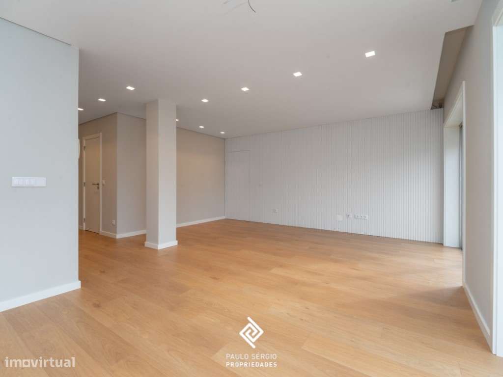 Arrenda-se apt T3 com 3 suites e varandas no Centro de Espinho. - Grande imagem: 5/17