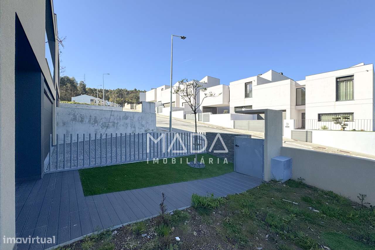 Moradia, 204 m², Lanhoso-24