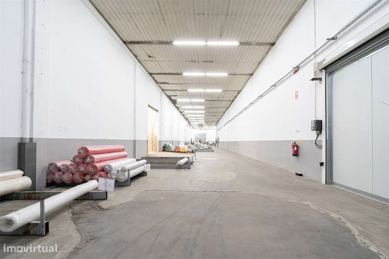 Armazém com escritórios totalmente mobilados - Grande imagem: 4/20