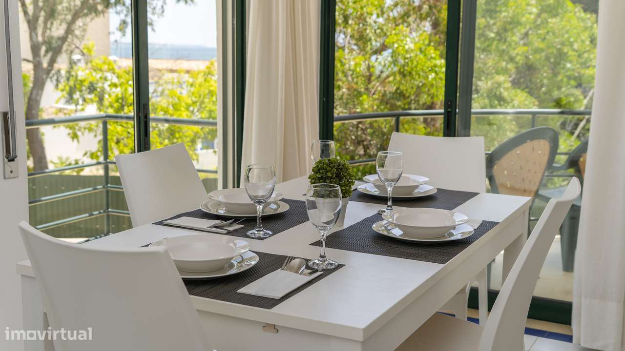 Exclusivo T2 com vista mar na Meia Praia-5