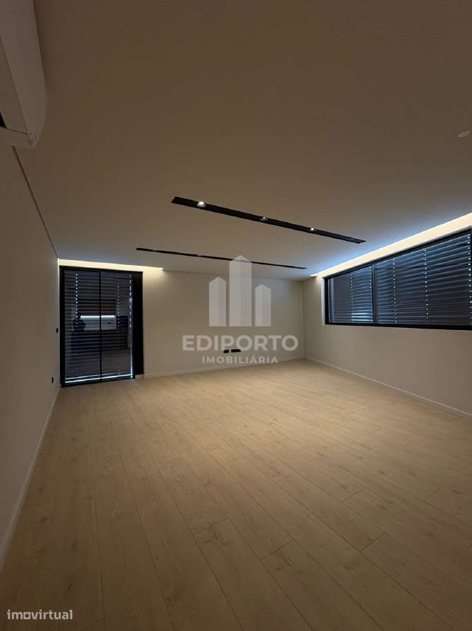 T1 com Varanda de 20m² , estacionamento e arrumos – S. Cosme, Gondomar-12