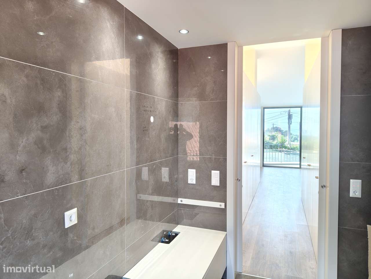 Moradia T4 com piscina, garagem e jardim em Canidelo-20