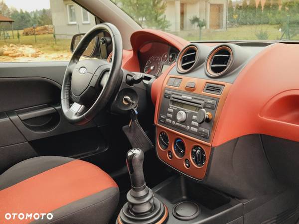 Ford Fiesta 1.3 Ambiente - 24