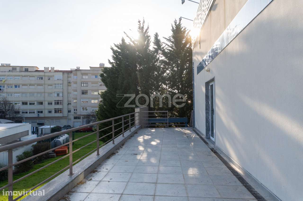 Edifício clínico em Linda-a-Velha com estacionamento privativo - Grande imagem: 2/38