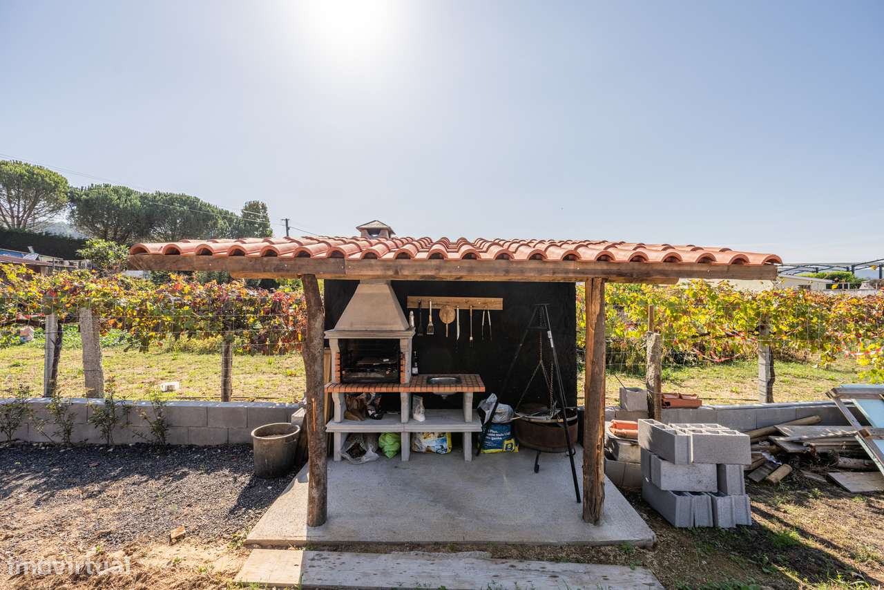 Moradia individual T2 térrea com piscina-15