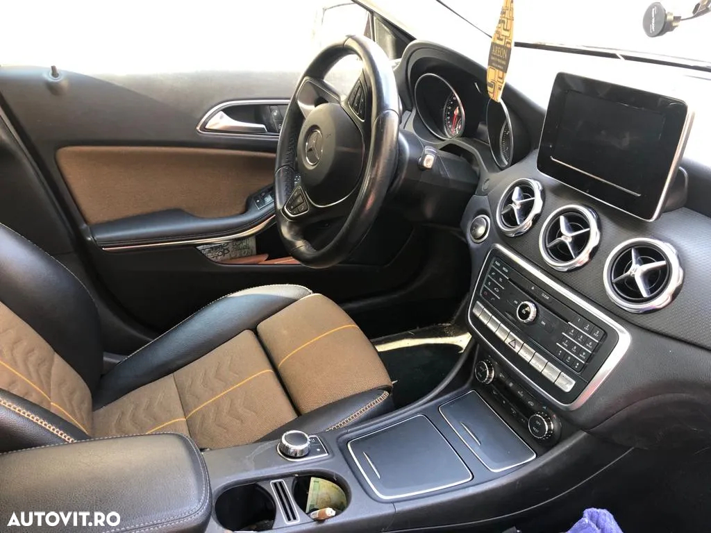 Mercedes-Benz GLA 200 d 4MATIC Aut. - 4