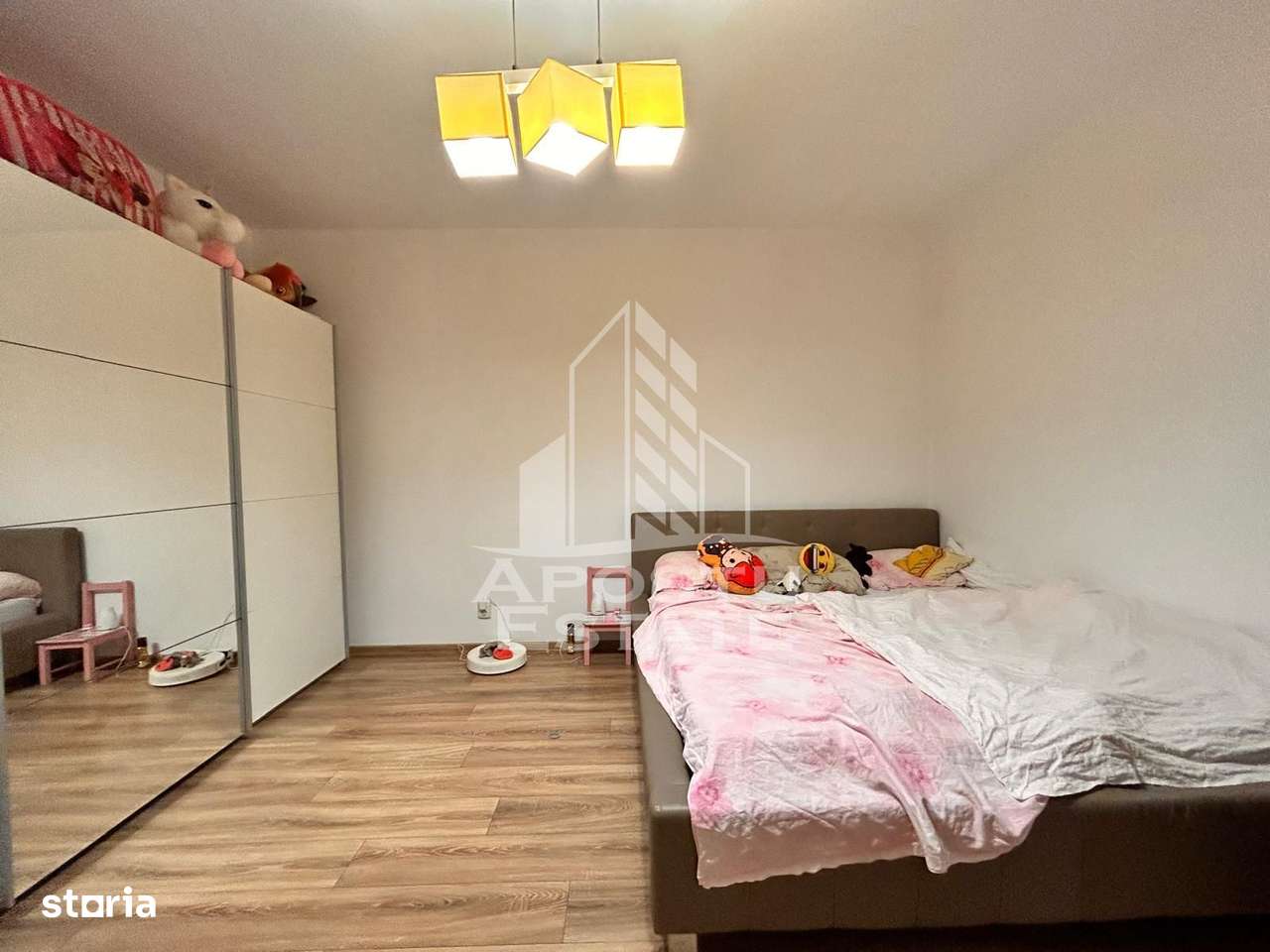 Apartament 3 camere, complet renovat la curte comuna in zona Centrala - Imagine principală: 2/10